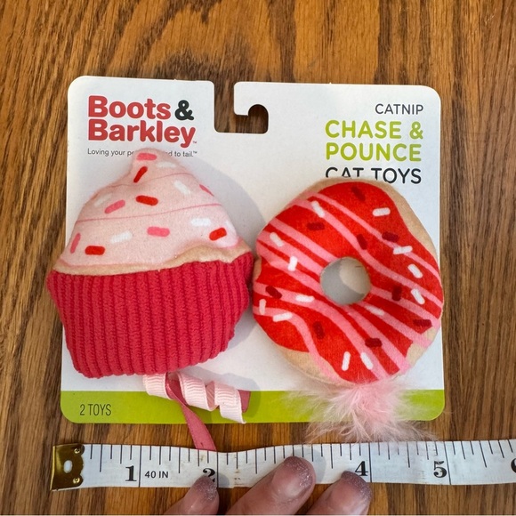 🌈 6/$60 Cat Boots Barkley Two Catnip Chase And Pounce Cupcake Donut Toy Pink Red - Picture 4 of 4